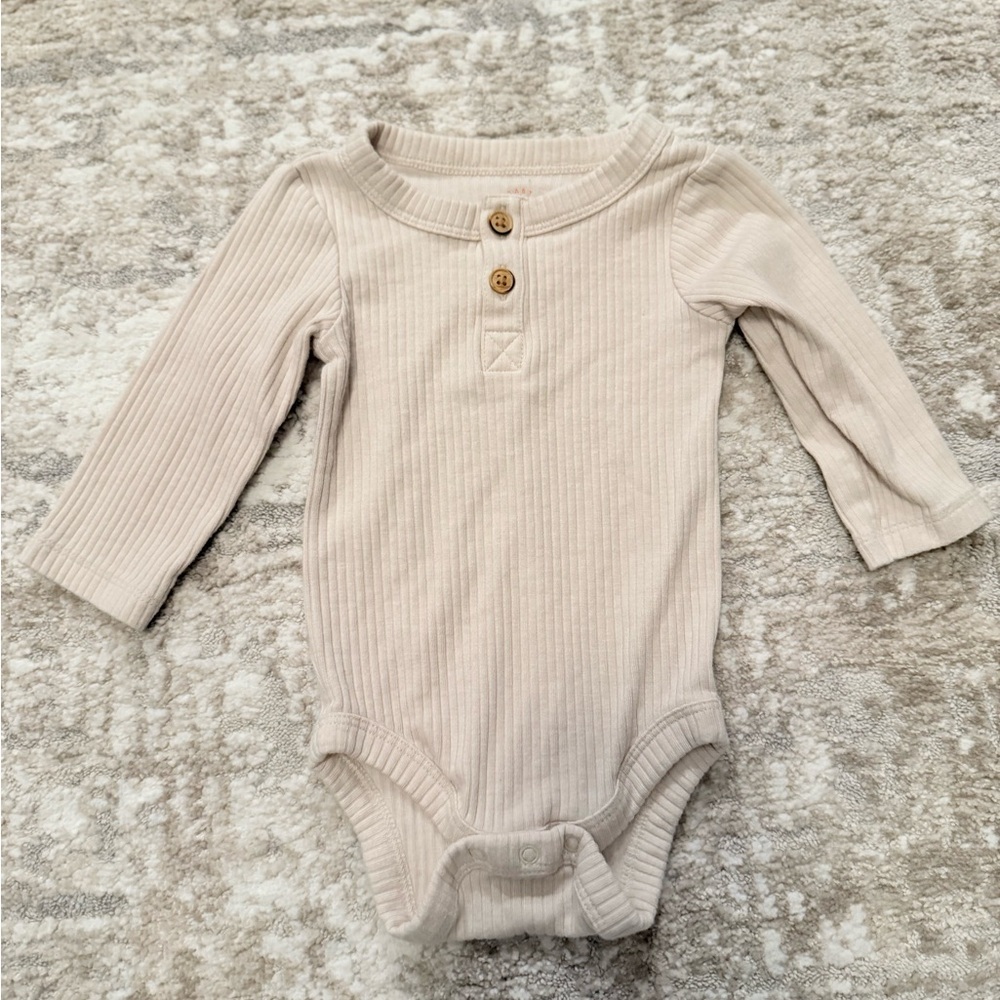 Cat & Jack Beige Ribbed Kids Bodysuit long sleeve size 3/6M